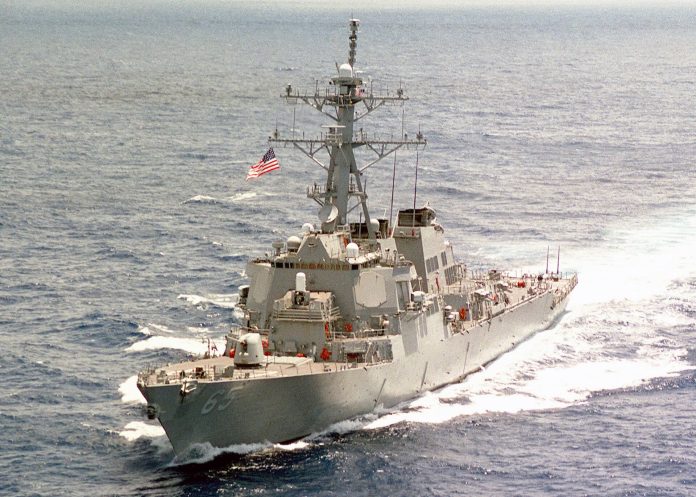 USS Benfold i åpent hav