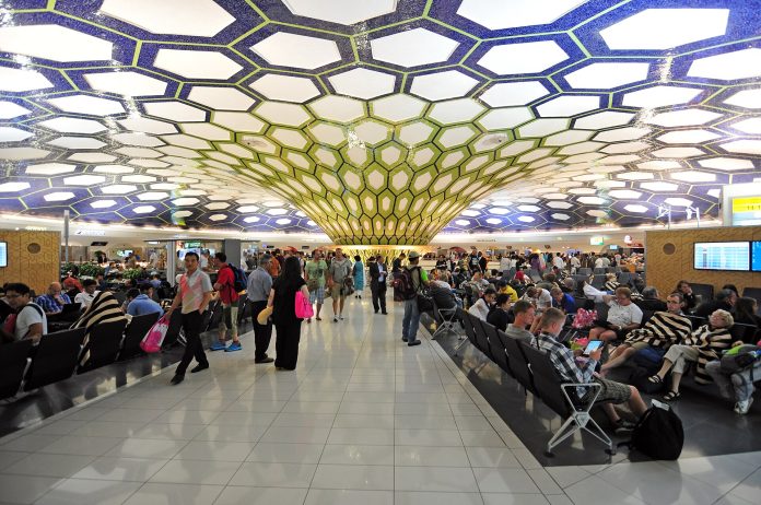 Flyplasshall i Abu Dhabi