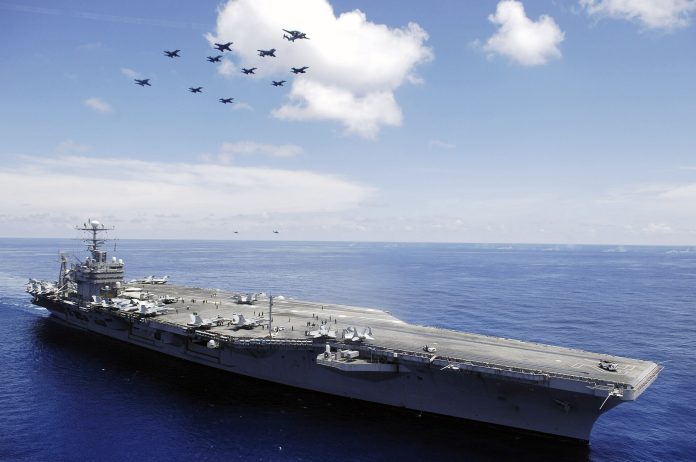 Hangarskipet USS Abraham Lincoln til sjøs