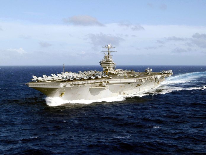 Hangarskipet USS Abraham Lincoln til sjøs