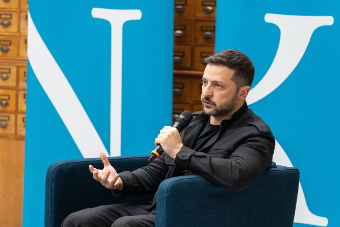 Zelenskyj med mikrofon