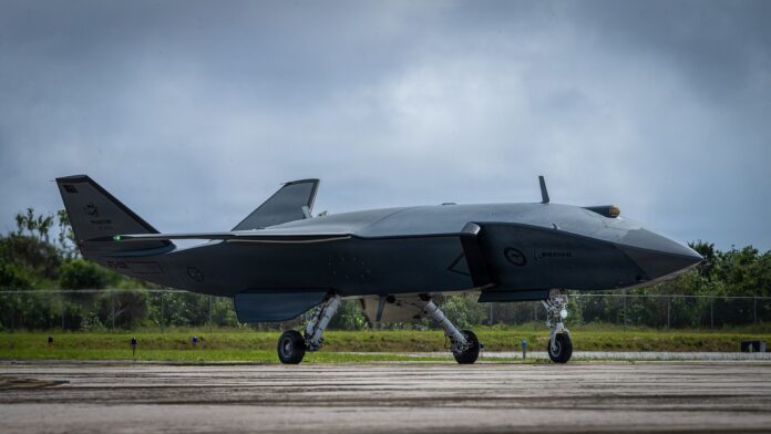 MQ-28 Ghost Bat på rullebanen