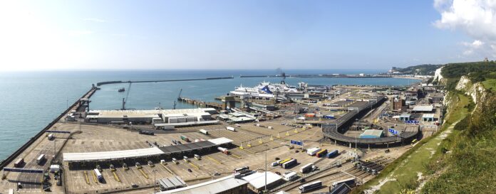 Oversiktsbilde av havnen i Dover