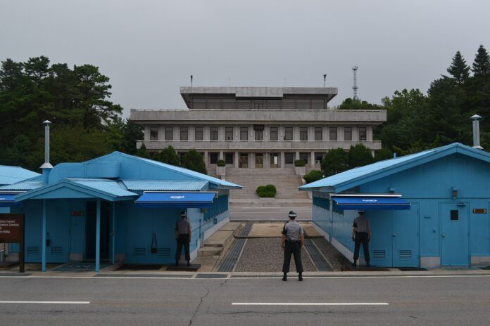 Vakthytter i DMZ mellom Nord- og Sør-Korea