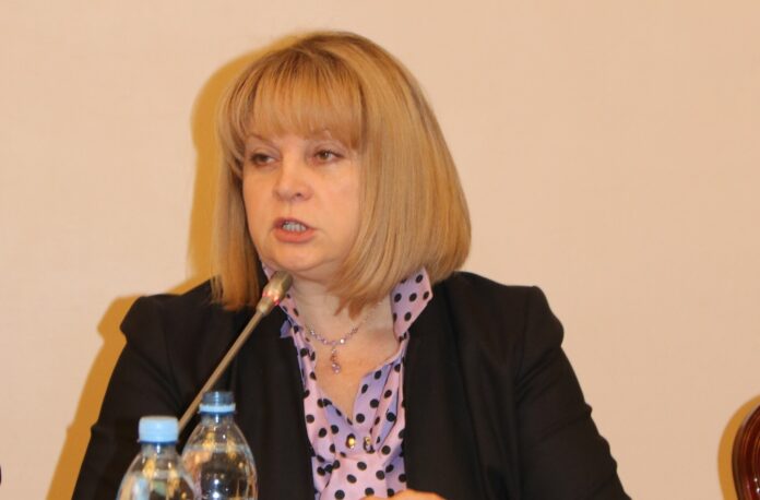 Ella Pamfilova ved mikrofon