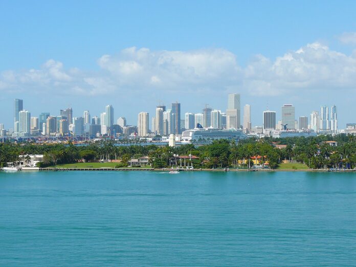 Miami skyline over vannet