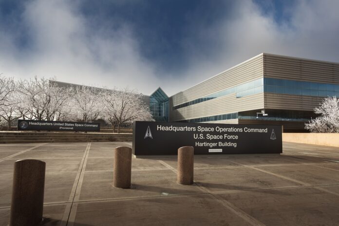Bygning med skilt for U.S. Space Command