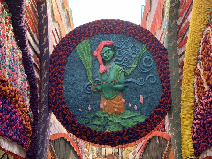 Fargerik Durga Puja-pandal