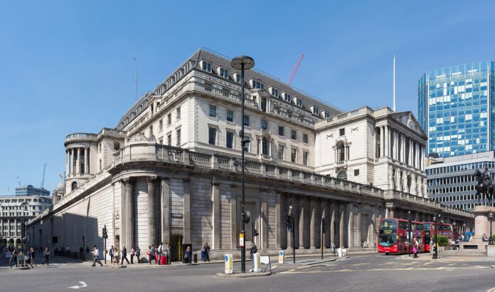 Bank of England-bygningen i London med bymiljø rundt