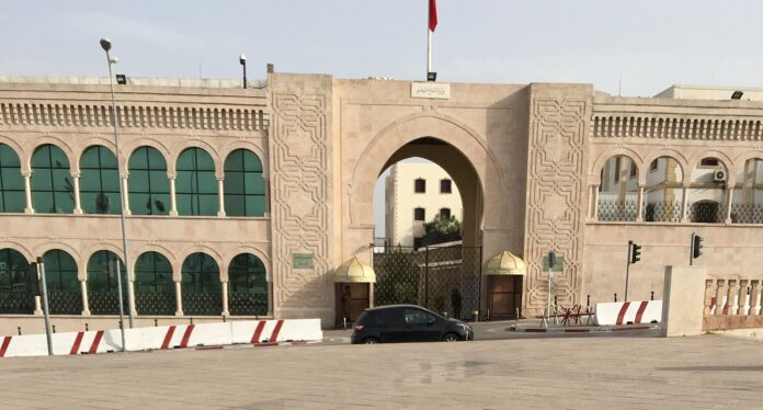 Fasaden til Tunisas forsvarsdepartement i Tunis.