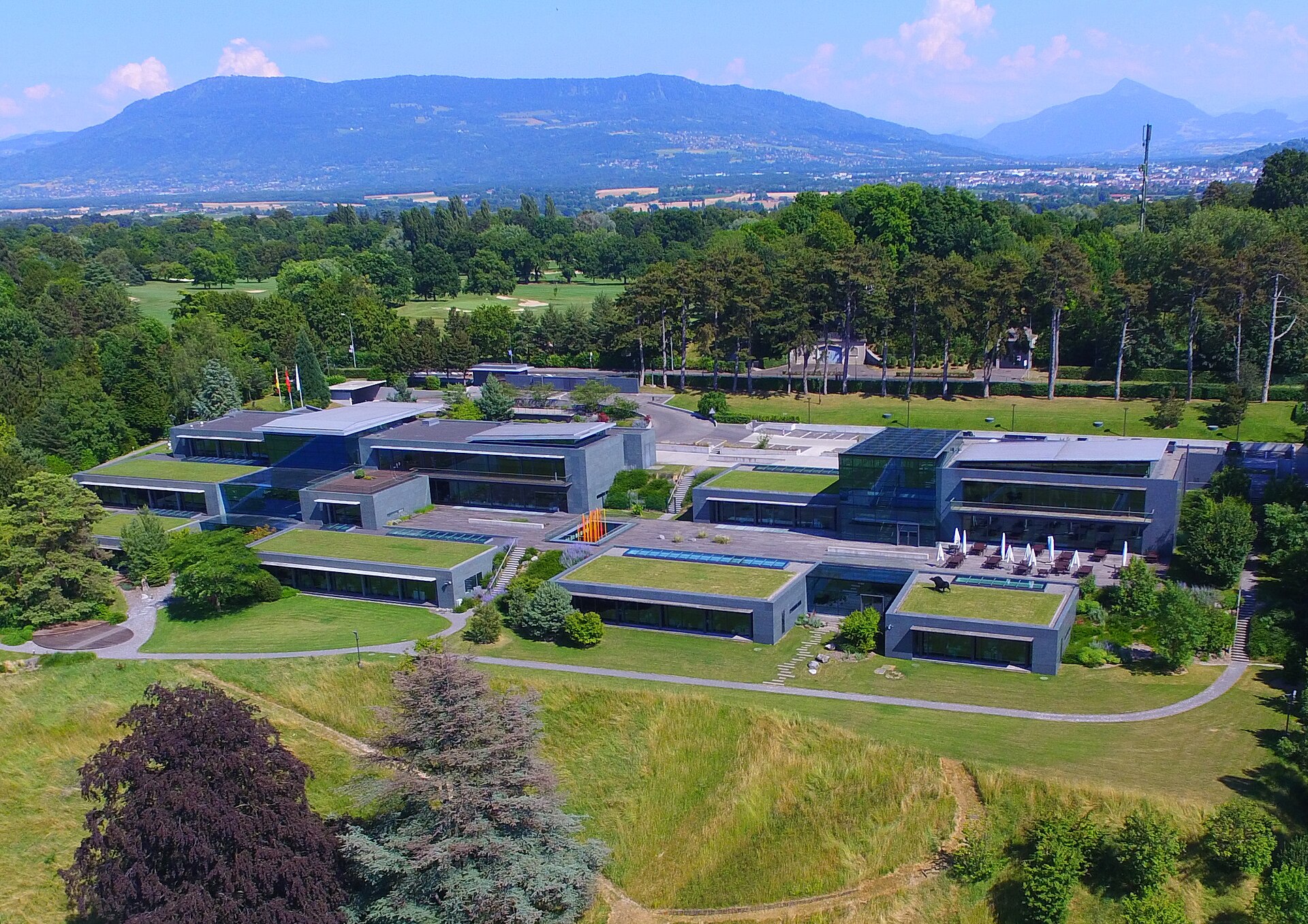 Luftfoto av Verdens økonomiske forums hovedkvarter i Genève i Sveits.