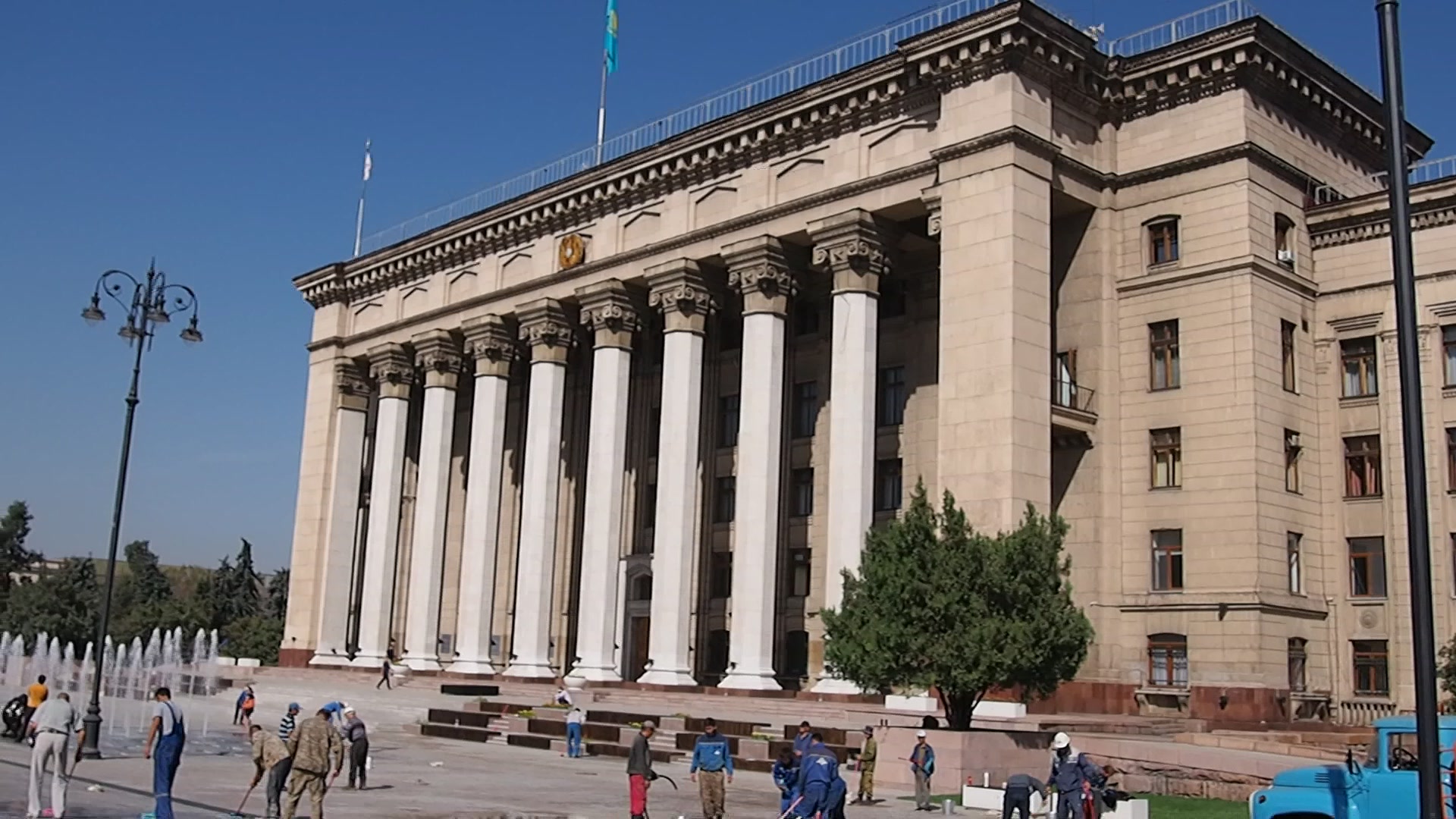 Hovedbygningen til Kazakh-British Technical University i Almaty.
