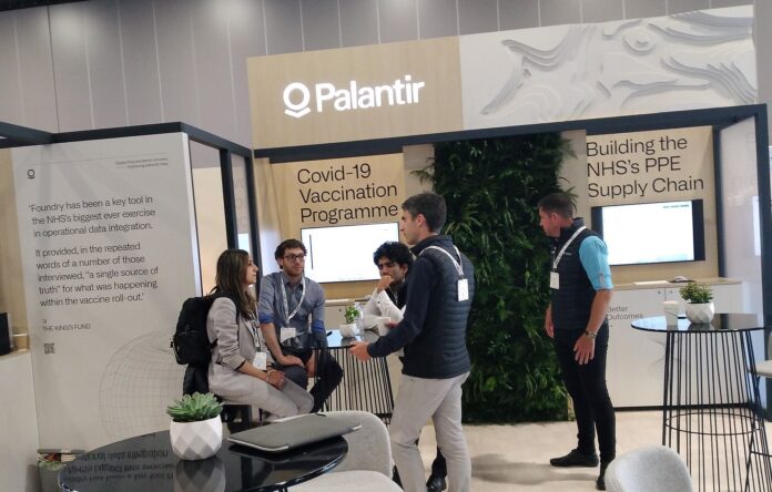 Palantir-stand