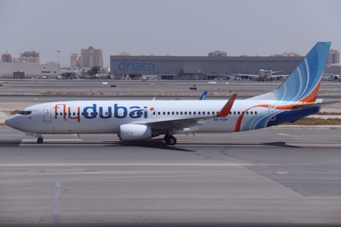 FlyDubai-fly på rullebanen
