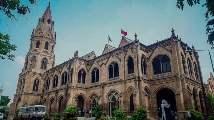 Universitetsbygning ved Government College University i Lahore