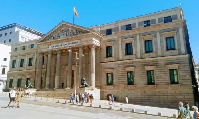 Fasaden til Palacio de las Cortes i Madrid